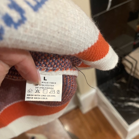 Sweater - Picture 4 of 4